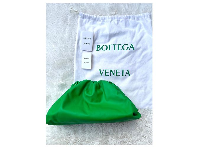 Bottega Veneta The Pouch Pochette in Pelle Verde - vista 6