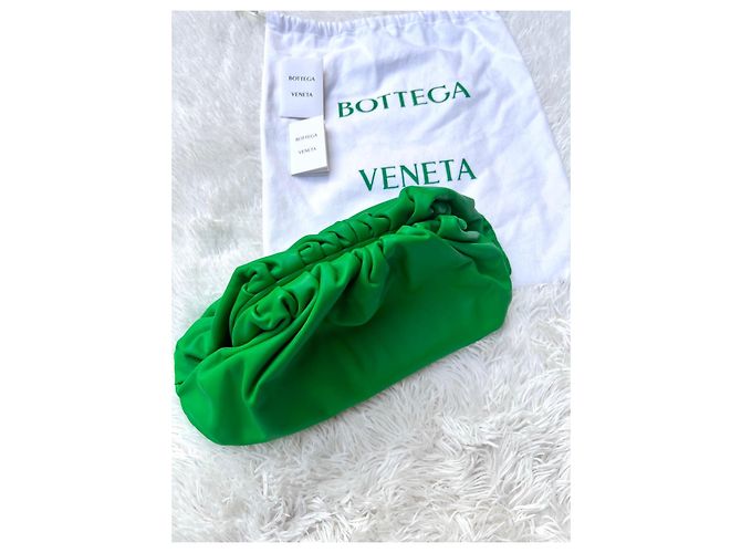 Bottega Veneta The Pouch Pochette in Pelle Verde - vista 9