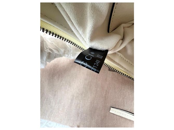 Gucci Marmont Schultertasche aus weißem Leder - Ansicht 10