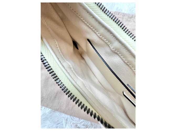 Gucci Marmont Schultertasche aus weißem Leder - Ansicht 11