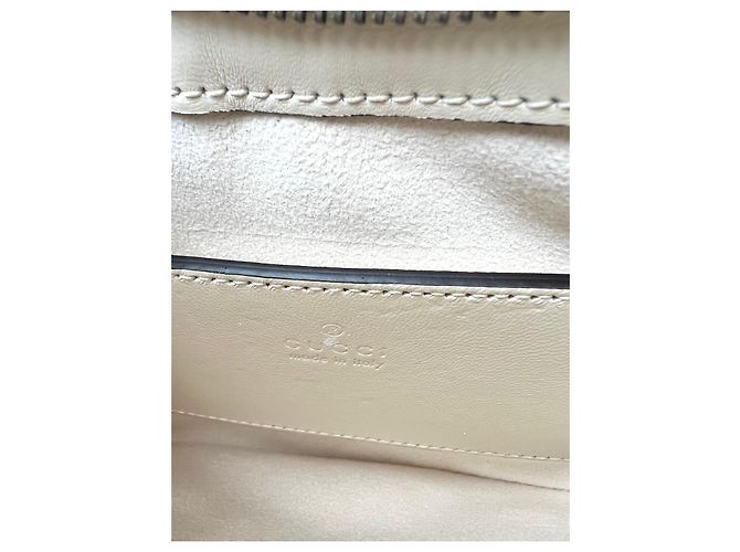Gucci Marmont Schultertasche aus weißem Leder - Ansicht 14