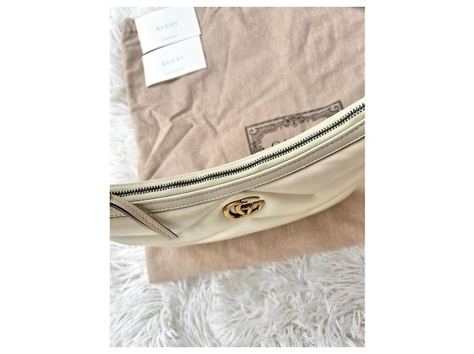 Gucci Marmont Schultertasche aus weißem Leder - Ansicht 18