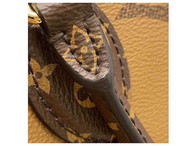 Borsa Tote Louis Vuitton Monogram Reverse Giant OnTheGo GM Rosso - vista 11