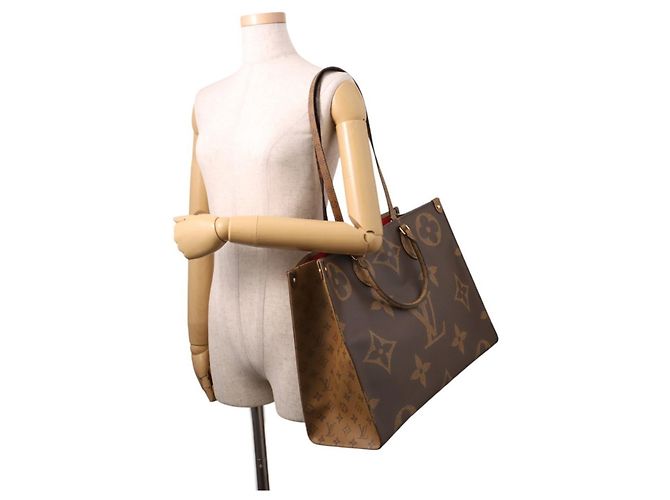 Borsa Tote Louis Vuitton Monogram Reverse Giant OnTheGo GM Rosso - vista 5