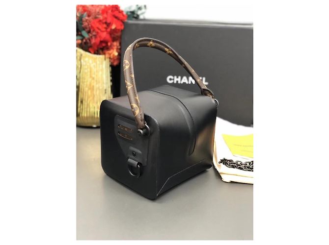 Louis Vuitton Borsa Dice in pelle nera con manico Old Flower Nero - vista 3