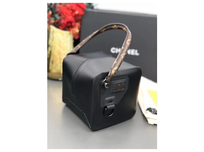 Louis Vuitton Borsa Dice in pelle nera con manico Old Flower Nero - vista 4