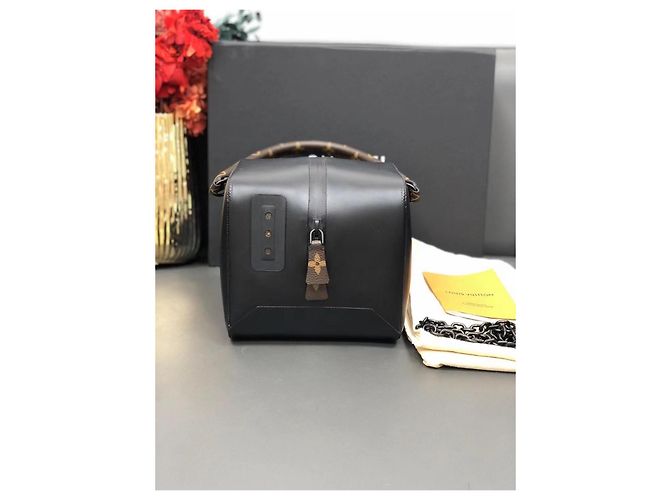 Louis Vuitton Borsa Dice in pelle nera con manico Old Flower Nero - vista 6