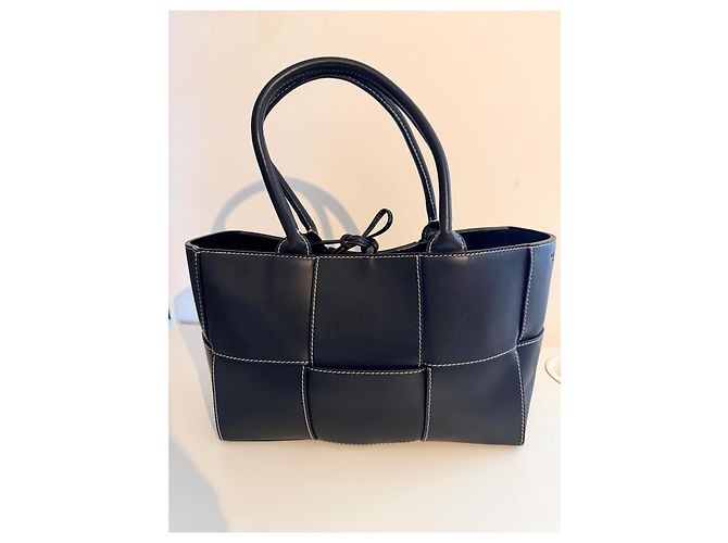 Bottega Veneta Bolso Tote Arco Medium Plata - vista 2