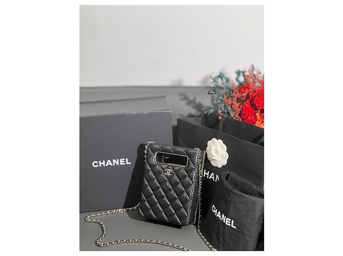 Borsa a tracolla Chanel Classic CC in pelle caviar Nero - vista 3