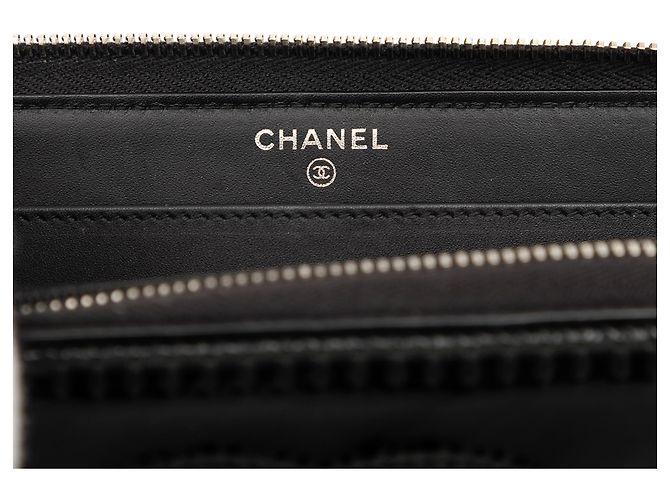 Cartera larga Chanel Black CC en piel charol con pespuntes - vista 5