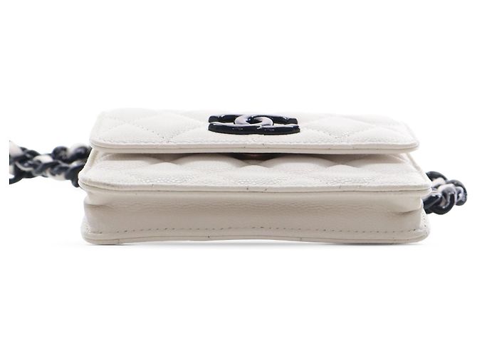 Chanel Gürteltasche My Everything aus gestepptem Caviar in Weiß - Ansicht 3