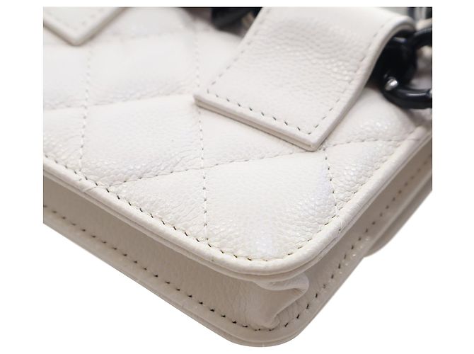 Chanel Gürteltasche My Everything aus gestepptem Caviar in Weiß - Ansicht 5