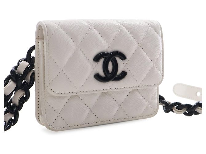 Chanel Gürteltasche My Everything aus gestepptem Caviar in Weiß - Ansicht 9