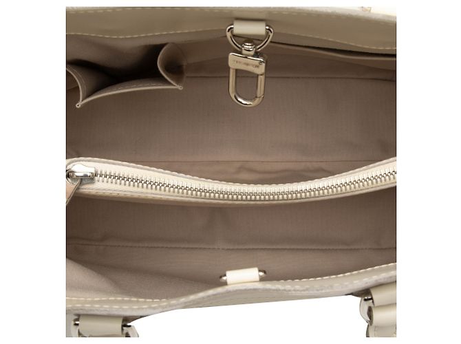 Louis Vuitton Bianco Epi Passy PM - vista 4