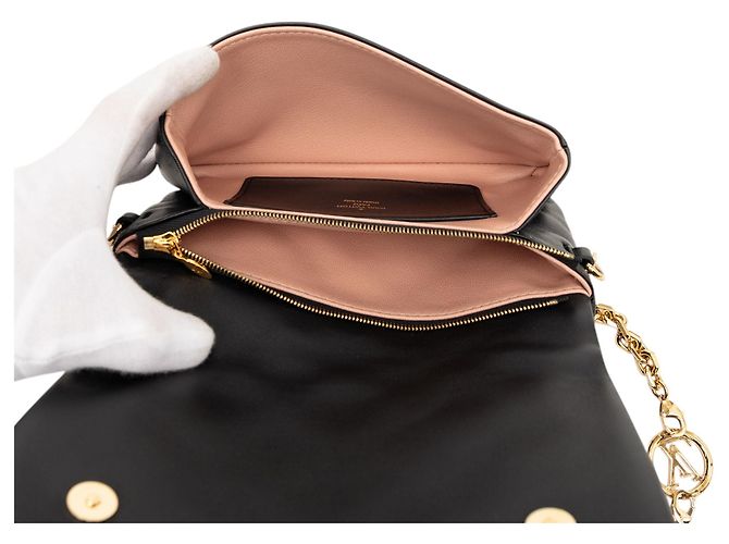 Pochette Coussin in monogramma impresso nero Louis Vuitton - vista 4