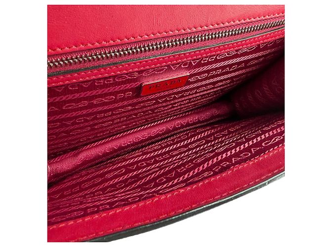 Borsa a tracolla in pelle rossa Prada Rosso - vista 5