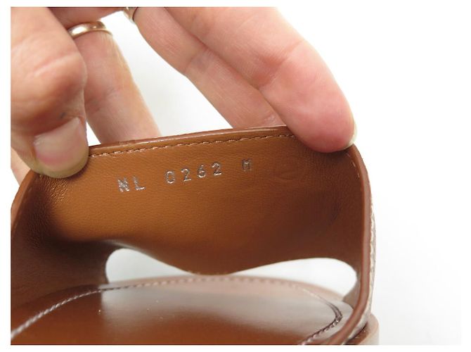 NUOVE SANDALI MULE PIATTE LOUIS VUITTON LOCK IT 37 LOGO LV Cammello - vista 10