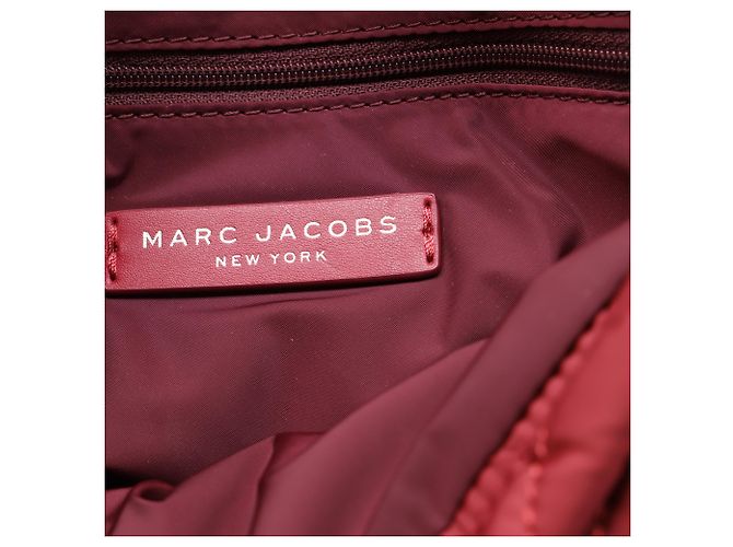 Borsa a tracolla Marc Jacobs Quilted Utility in nylon rosso Bordò - vista 7