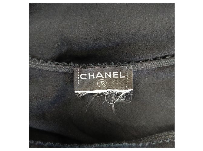 Regata Chanel com decote em V e acabamento em renda em viscose preta Preto - vista 4