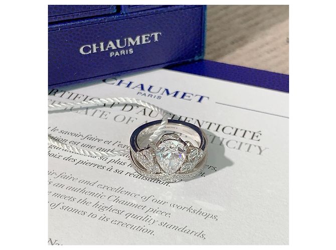 Anello Chaumet Crowned Feather Diamante Taglio Pera Argento - vista 2