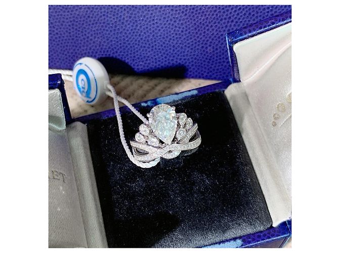Anello Chaumet Crowned Feather Diamante Taglio Pera Argento - vista 3