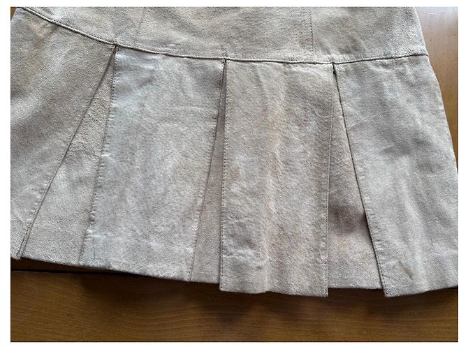 Autre Marque Isaco beiges trägerloses Wildlederkleid mit Rüschen - Ansicht 2