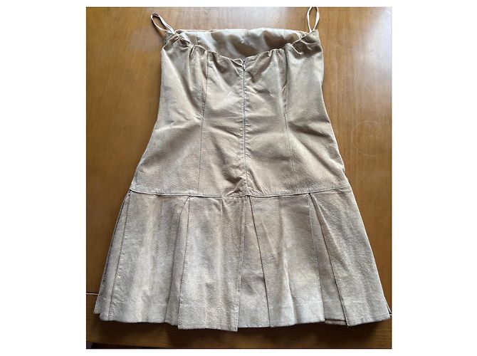 Autre Marque Isaco beiges trägerloses Wildlederkleid mit Rüschen - Ansicht 4