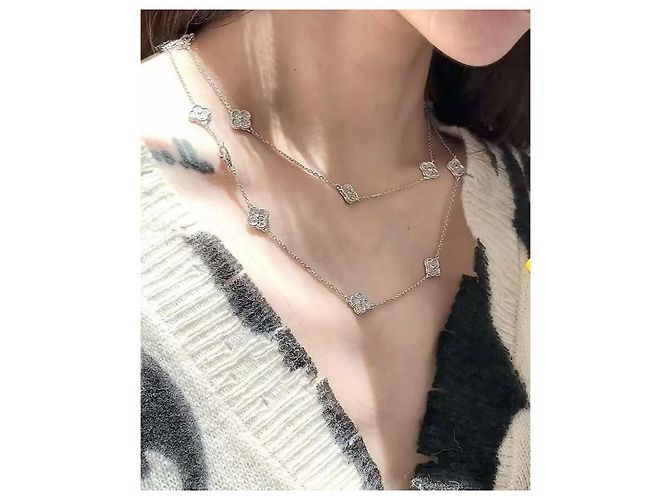 Van Cleef & Arpels Collana Lunga Sweet Alhambra 16 Motivi Oro Bianco e Diamanti Argento - vista 2