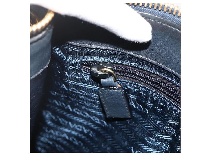 Borsa a Spalla con Catena PRADA in Pelle Blu Navy e Oro Auth 177855A D'oro - vista 20