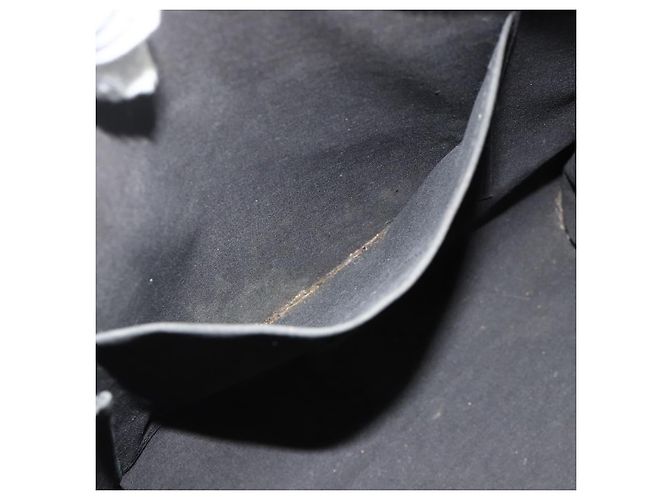 Borsa LOUIS VUITTON Epi Madeleine GM Nera MI0048 LV Auth 177845 Nero - vista 20