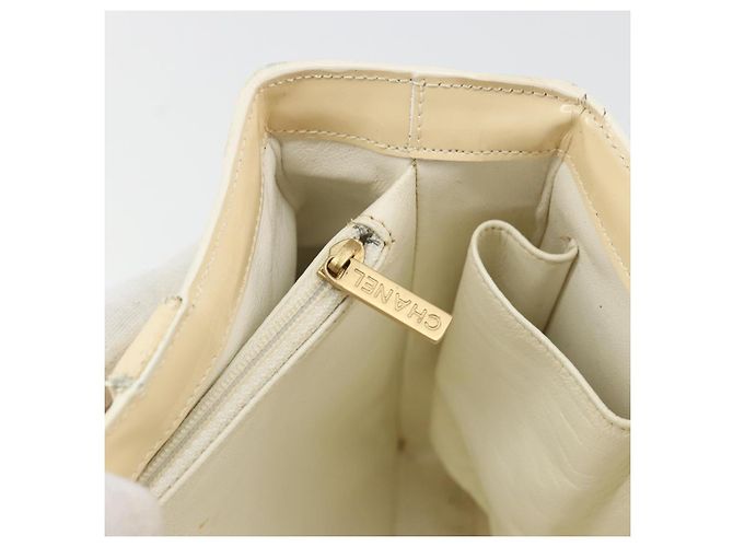Bolsa Tote CHANEL em couro envernizado Marfim Ouro CC Auth bs34540 Dourado Cru - vista 21