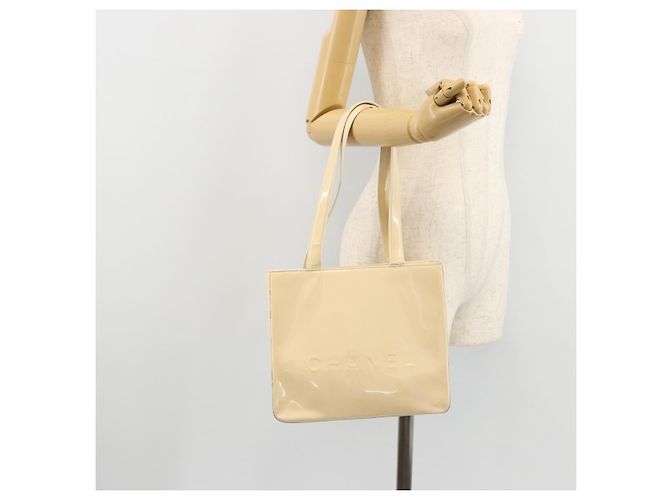 Bolsa Tote CHANEL em couro envernizado Marfim Ouro CC Auth bs34540 Dourado Cru - vista 24