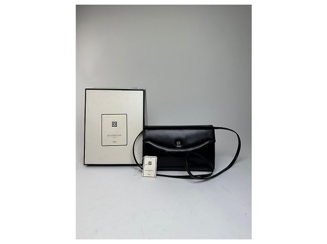 Vintage Givenchy Paris Flap Shoulder Bag aus schwarzem Leder mit 4G-Logo - Ansicht 14