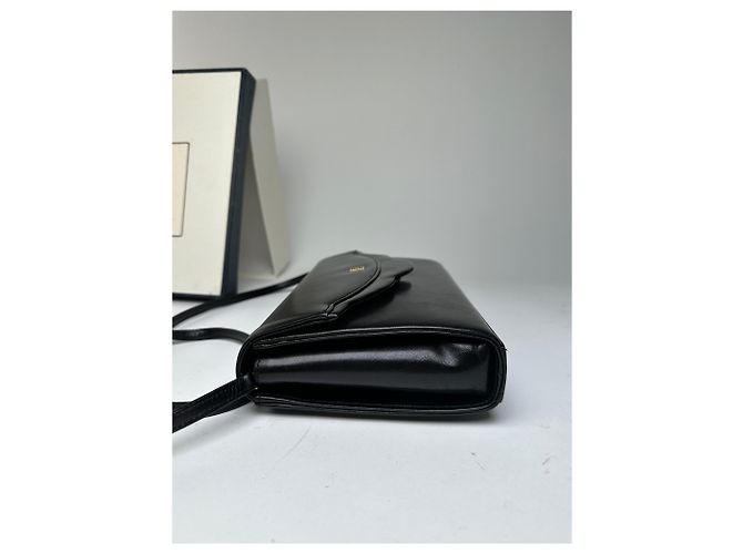 Vintage Givenchy Paris Flap Shoulder Bag aus schwarzem Leder mit 4G-Logo - Ansicht 6