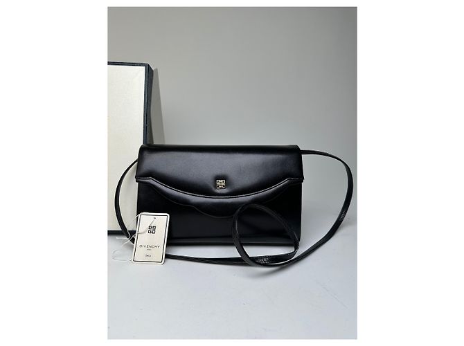 Vintage Givenchy Paris Flap Shoulder Bag aus schwarzem Leder mit 4G-Logo - Ansicht 7