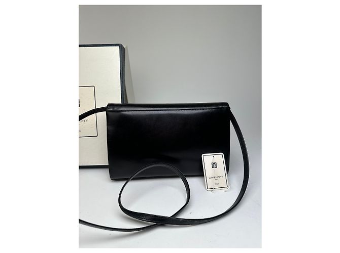 Vintage Givenchy Paris Flap Shoulder Bag aus schwarzem Leder mit 4G-Logo - Ansicht 8