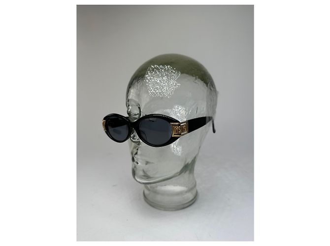 Lunettes de soleil vintage Yves Saint Laurent noires et dorées avec logo YSL - vue 2