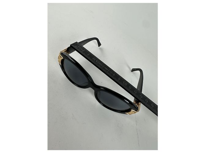 Lunettes de soleil vintage Yves Saint Laurent noires et dorées avec logo YSL - vue 9