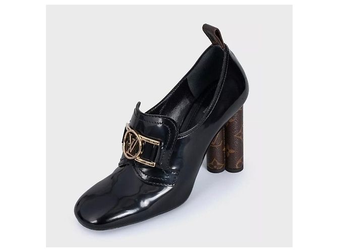 Décolleté Louis Vuitton in pelle nera con tacco scolpito Mis. 38 Usato - vista 3