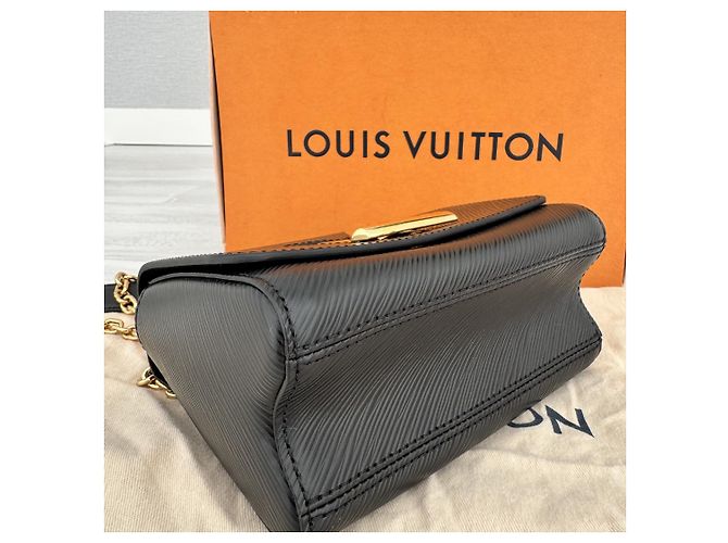 Louis Vuitton Twist PM Pelle Epi - Nero - vista 10