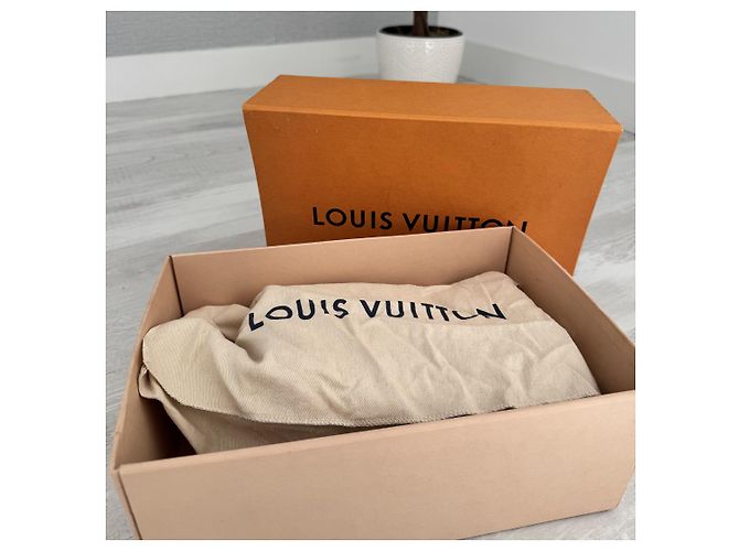 Louis Vuitton Twist PM Pelle Epi - Nero - vista 12