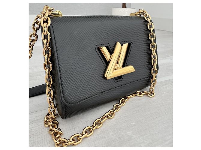 Louis Vuitton Twist PM Pelle Epi - Nero - vista 4