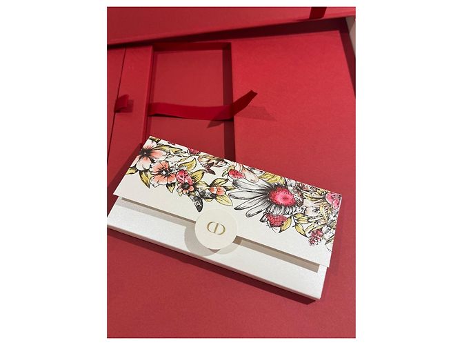 Coffret Cadeau Dior Édition Limitée Papillons et Fleurs Marron Rose Blanc Rouge Doré Vert - vue 4