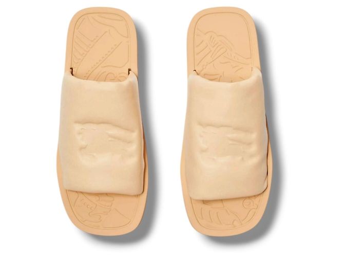 Ciabatte Burberry in pelle beige con logo - vista 10