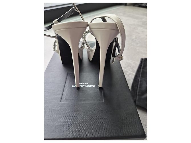 Saint Laurent Sandali Alice 105 in pelle bianca perle e catene Bianco - vista 3