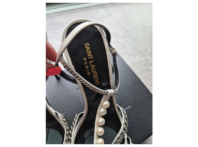 Saint Laurent Sandali Alice 105 in pelle bianca perle e catene Bianco - vista 9