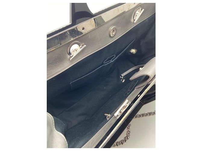 Chanel Bolsa de ombro acolchoada em camurça cinza - vista 4
