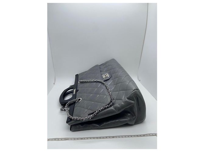 Chanel Bolsa de ombro acolchoada em camurça cinza - vista 6