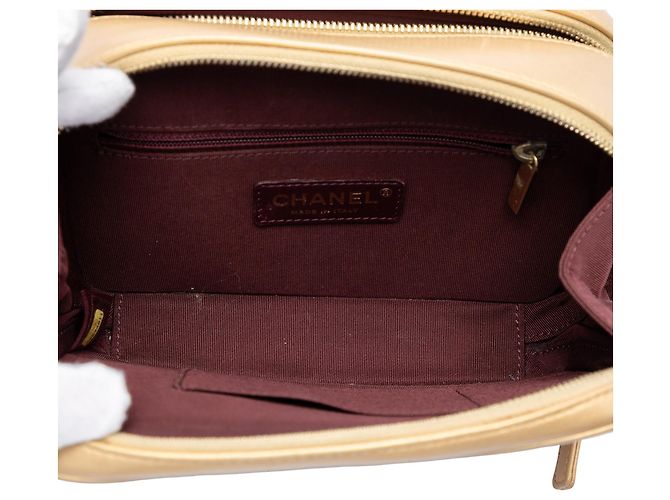 Borsa a tracolla Chanel Gold Small Quilted Lambskin Coco Boy D'oro - vista 4