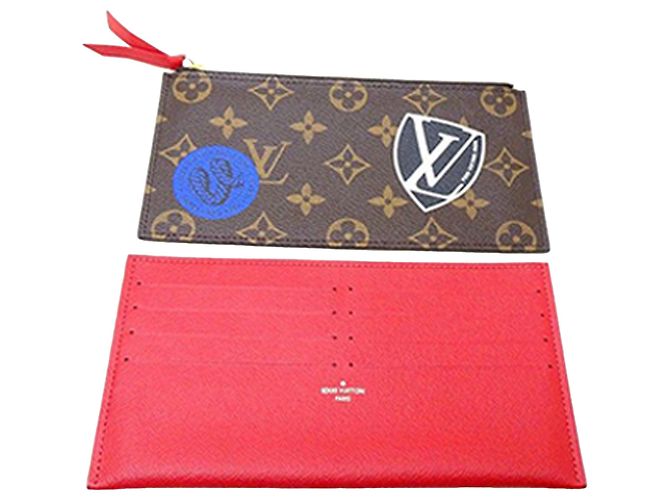 Louis Vuitton Pochette Felicie Monogram World Tour Marrone - vista 17